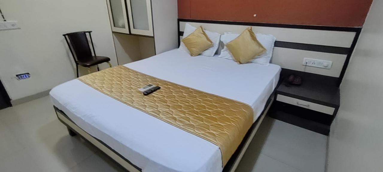 Hotel Minerva Residency - Near Grant Road Railway Station Мумбаи Экстерьер фото